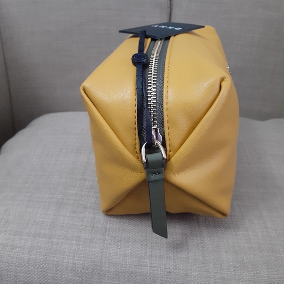 DKNY cosmetic bag - Picture 2 of 2